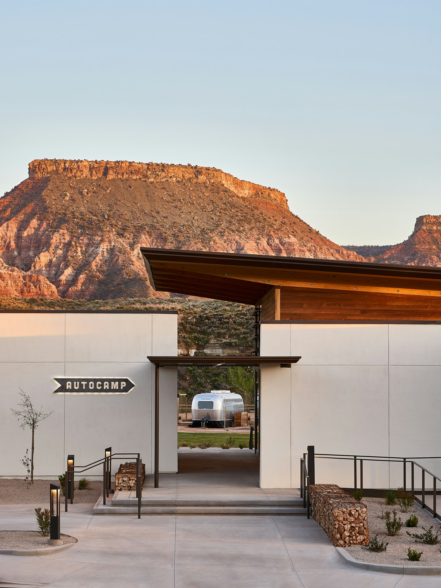 AutoCamp Zion 3/33