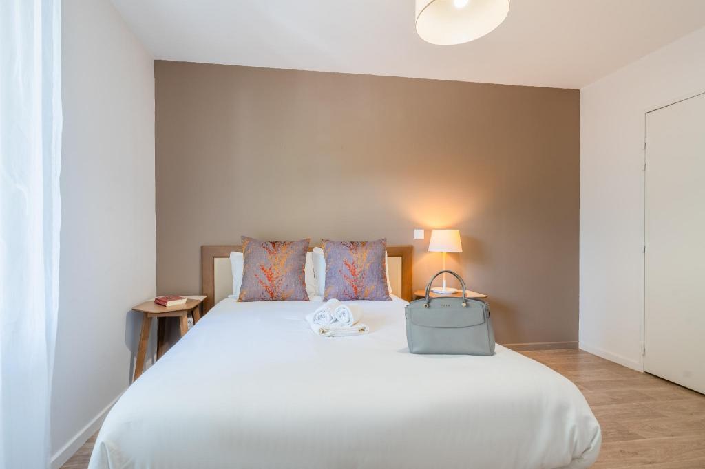 Upgrade, Queen Bed