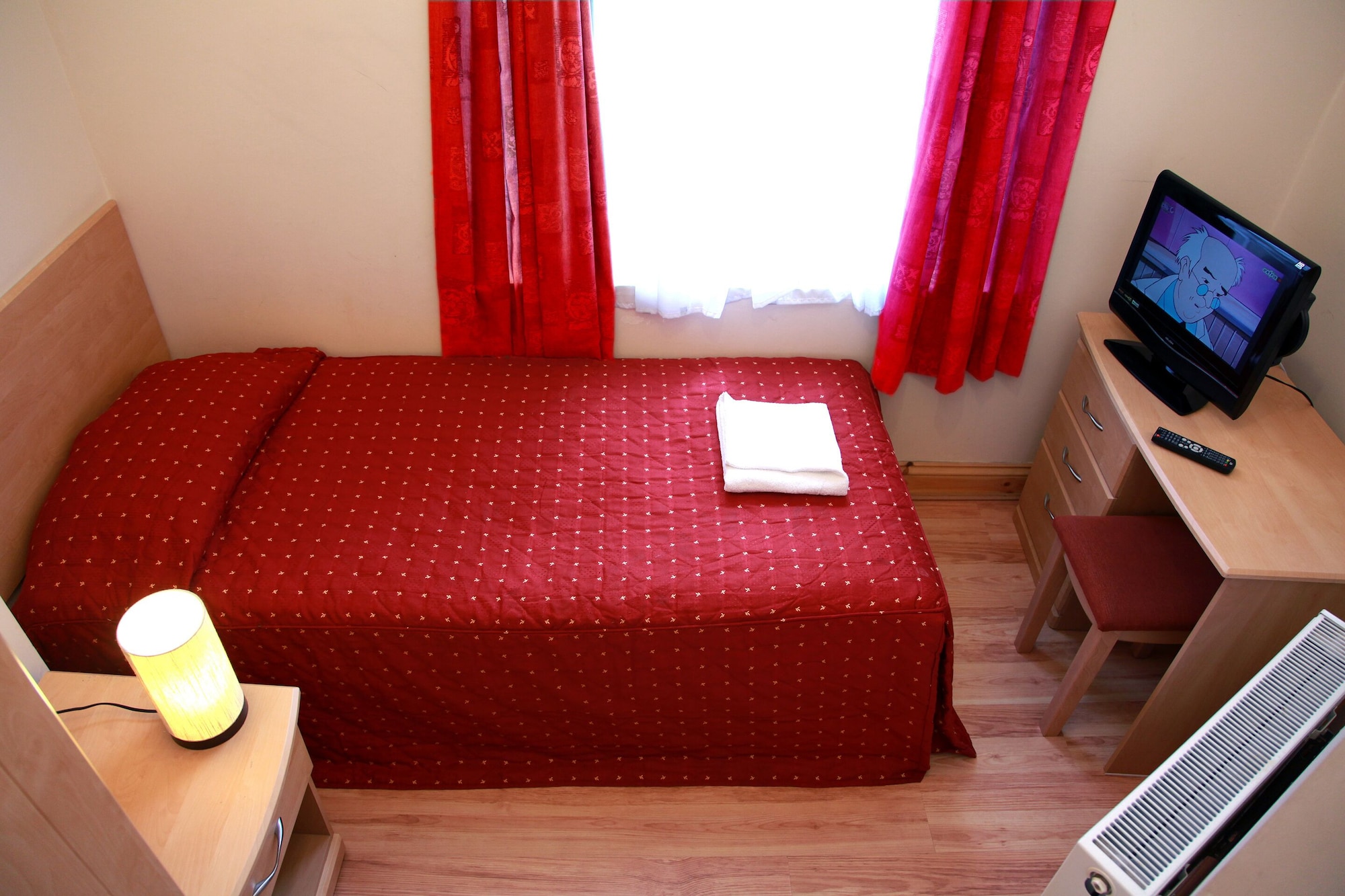 ROOM, SINGLE