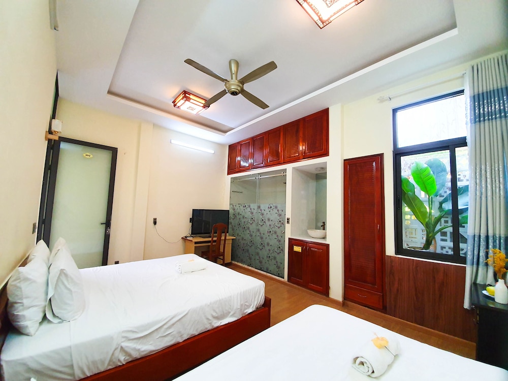 SUPERIOR, QUEEN BED