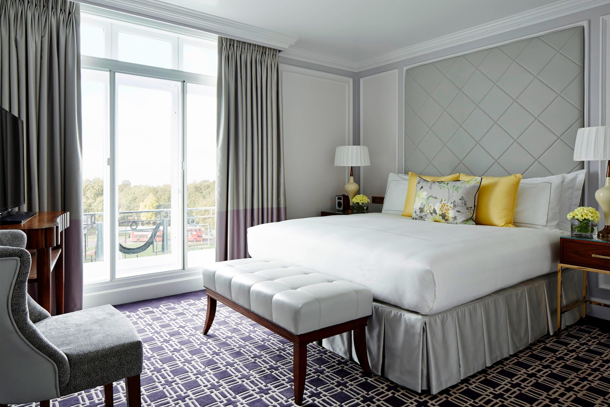 PREMIER, SUITE, KING BED, SOFA