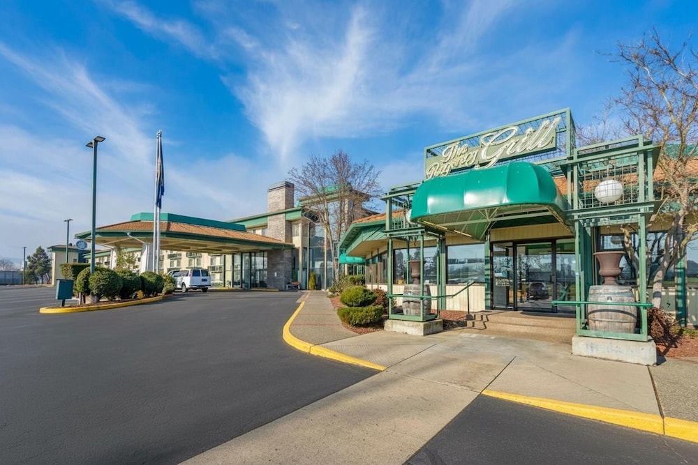 Rogue Regency Inn and Suites 73/80