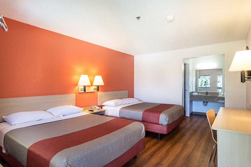 Motel6 Sparks, NV - Airport - Sparks 24/52