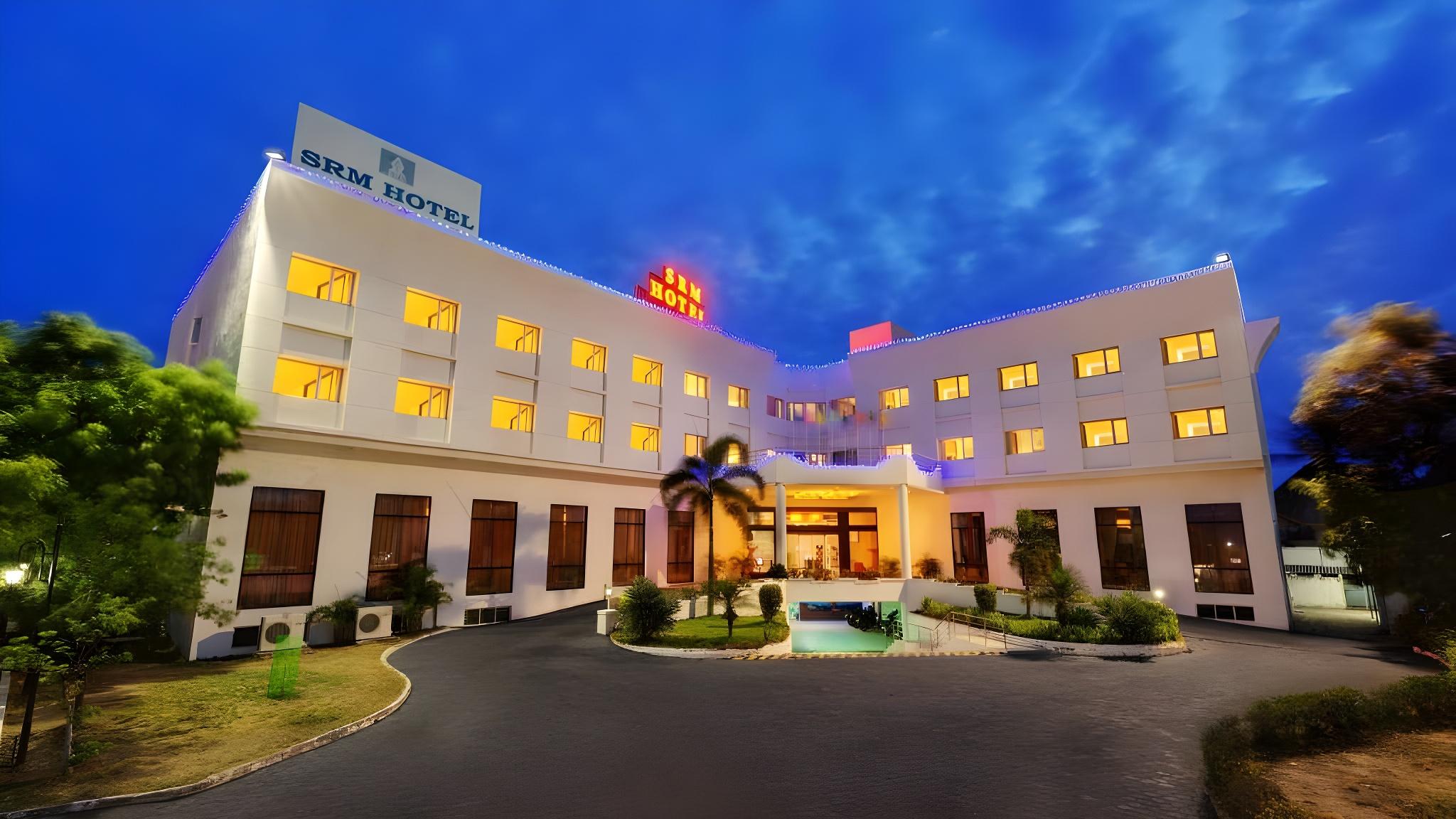 POPPYS HOTEL