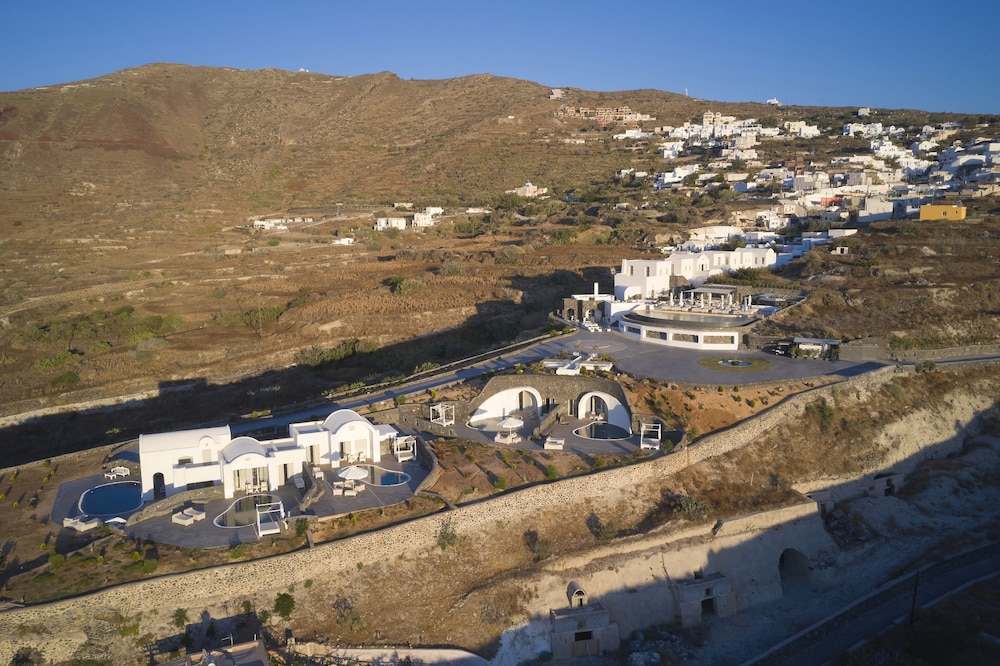 Danae Suites 43/50