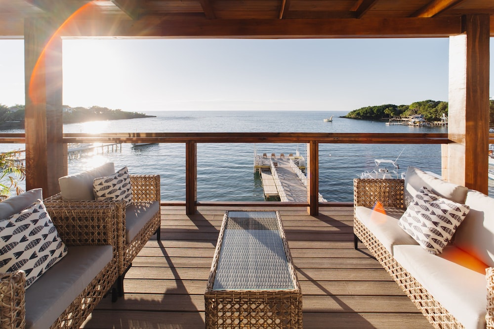 The Beach House Boutique Hotel 39/49