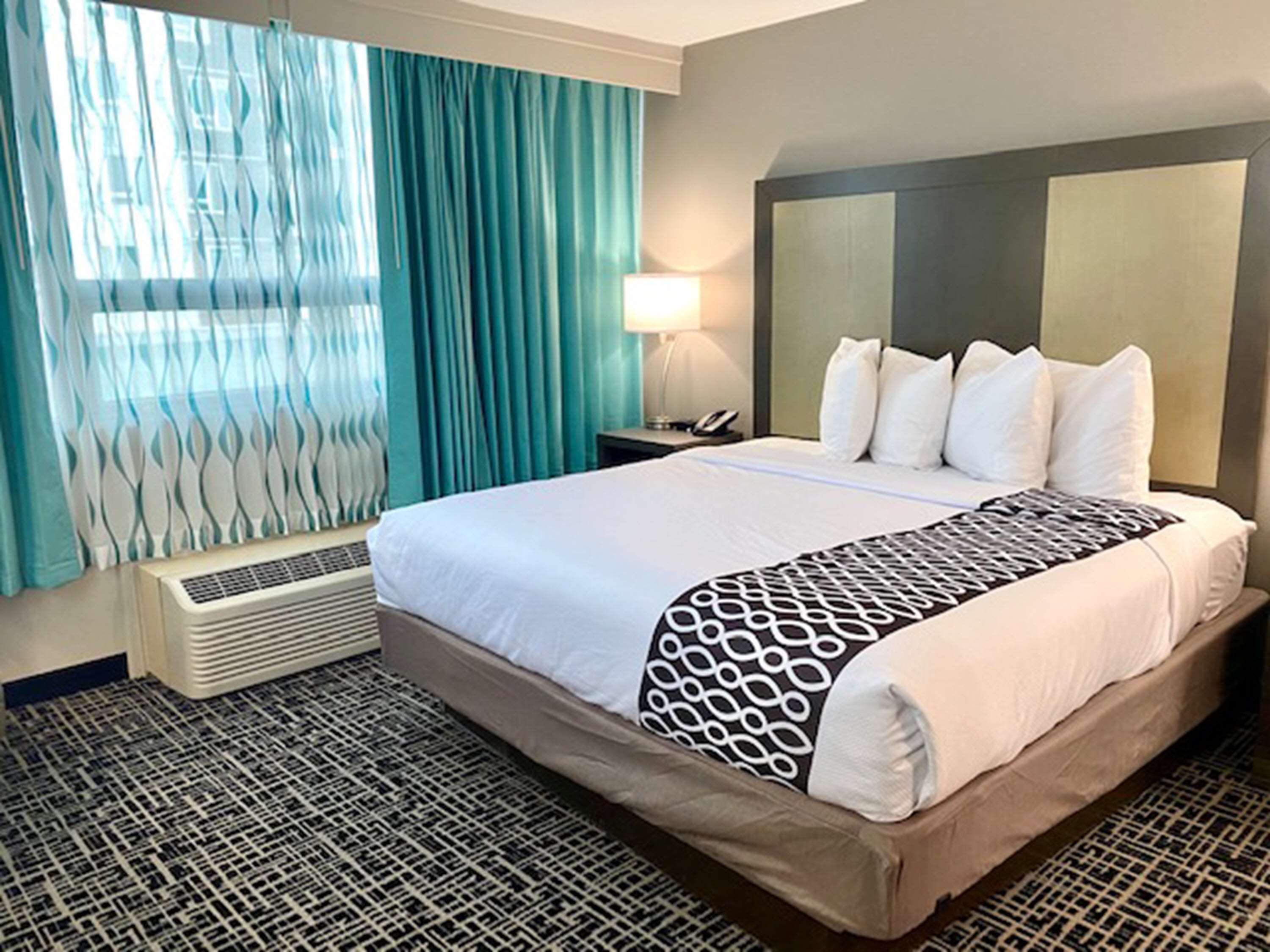 ROOM, KING BED, ACCESSIBLE