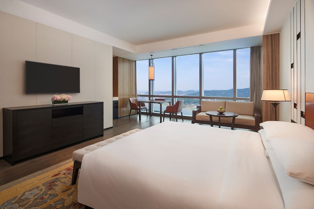 Grand, Deluxe, King Bed, River View