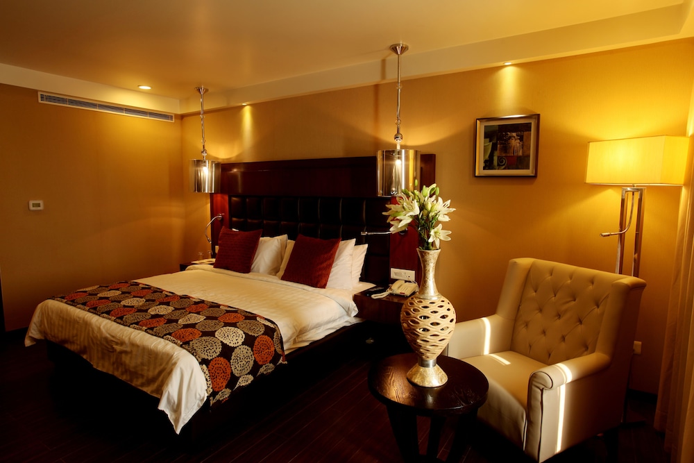 PARADIGM SAROVAR PORTICO 10/21