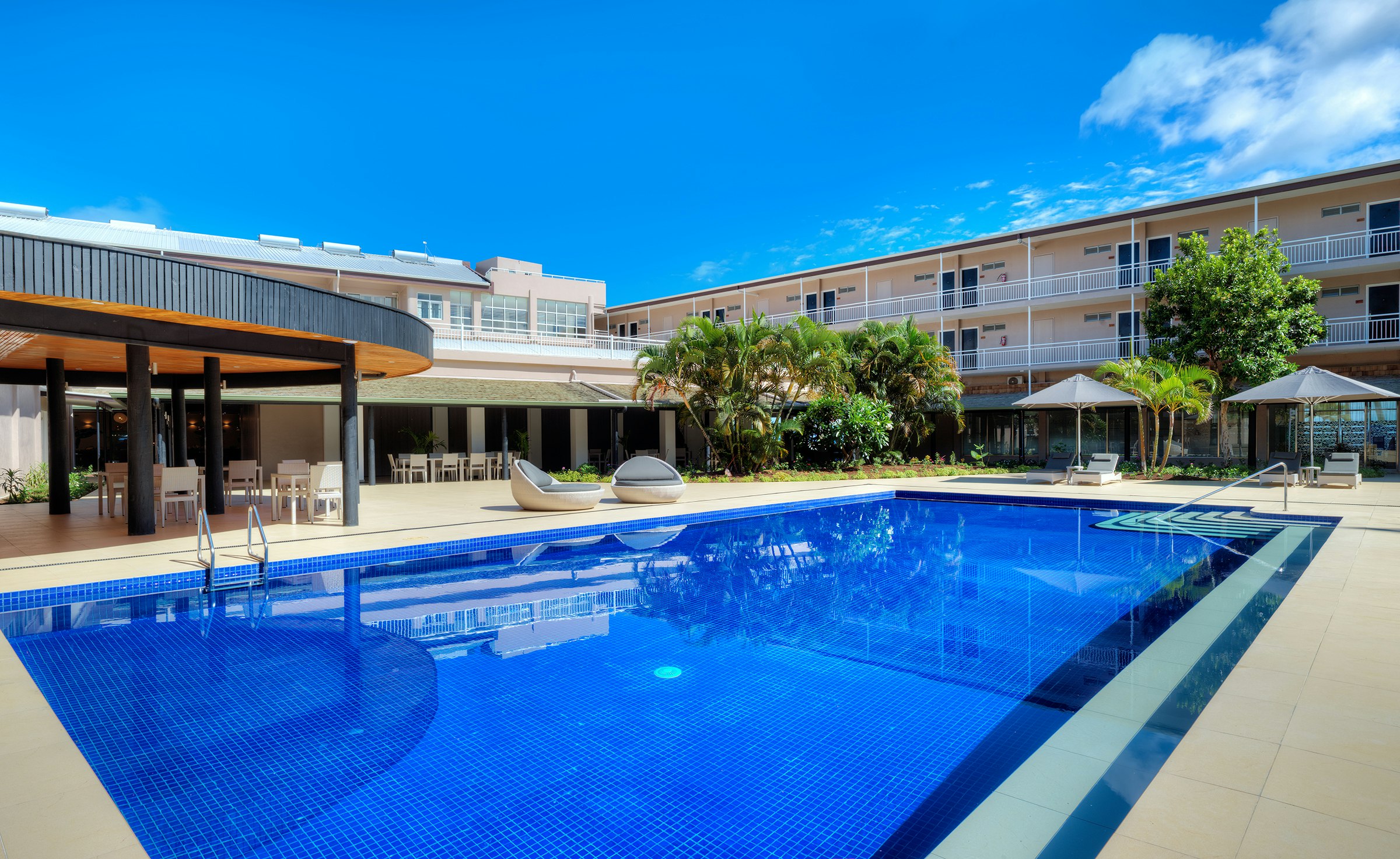 Tanoa International Dateline Hotel 2/7