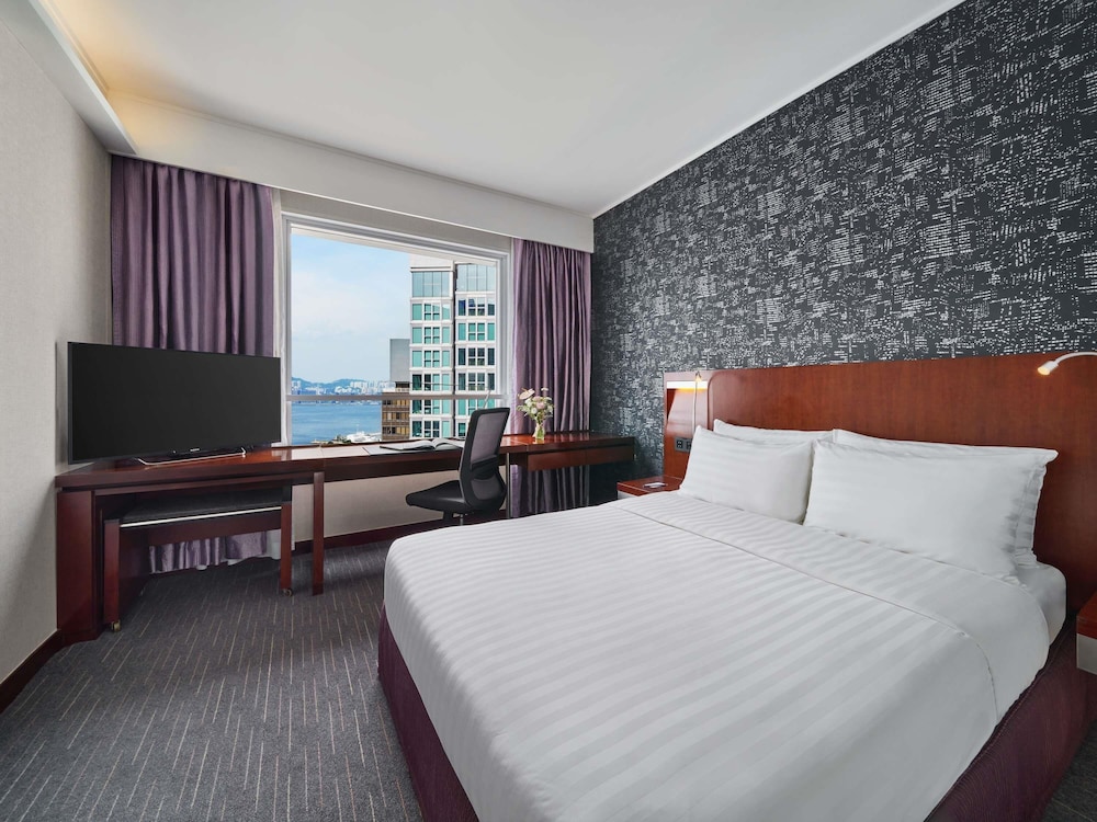 JUNIOR SUITE, QUEEN BED