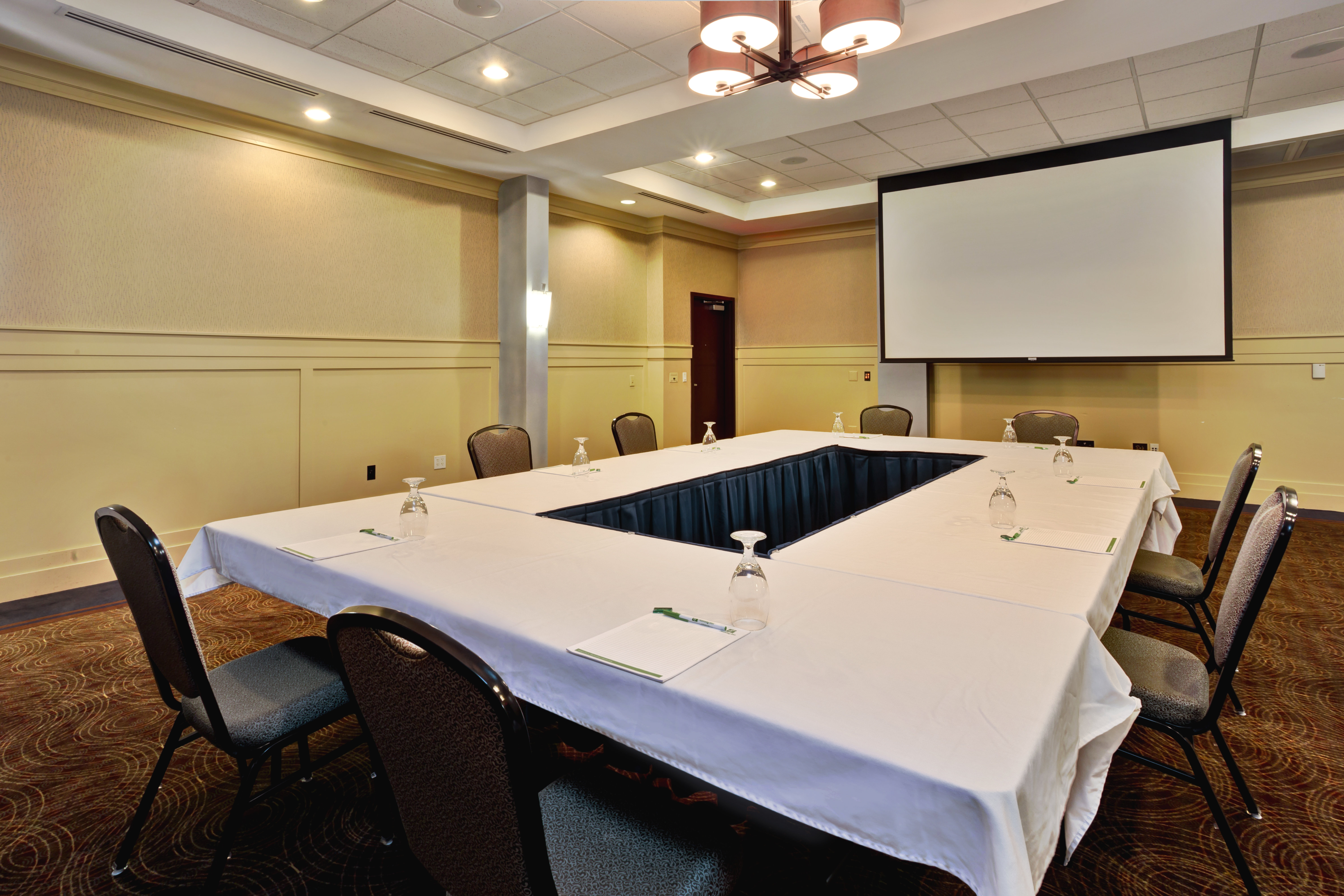 Holiday Inn Detroit Metro Airport 46/58