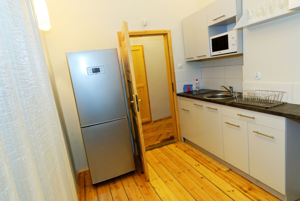 P&J Apartments 44/50