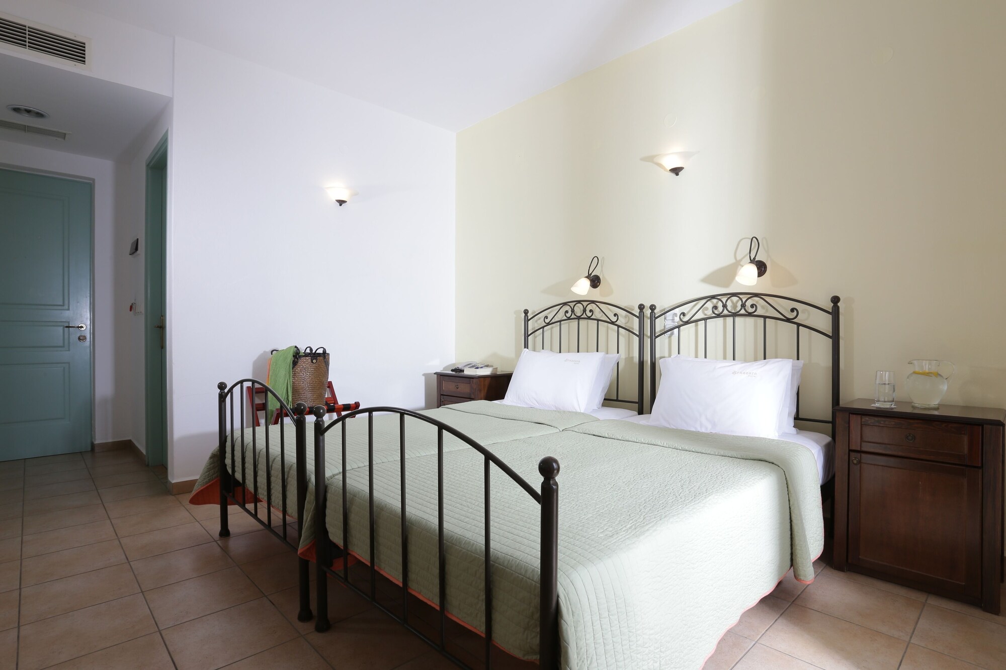 ROOM, DOUBLE OR TWIN BED, GARDEN VIEW