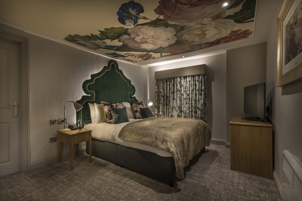 Three Swans Hotel 10/49