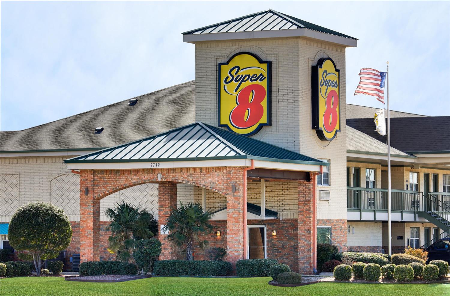 Super 8 by Wyndham Arlington Near AT and T Stadium 1/10