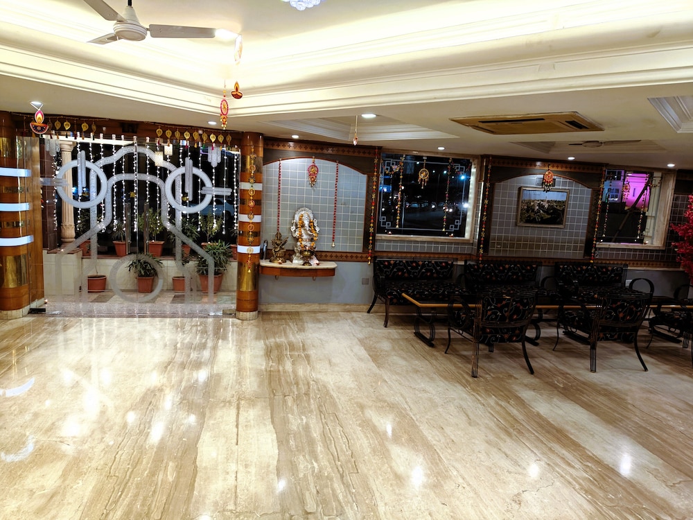 Chandra Inn 30/50