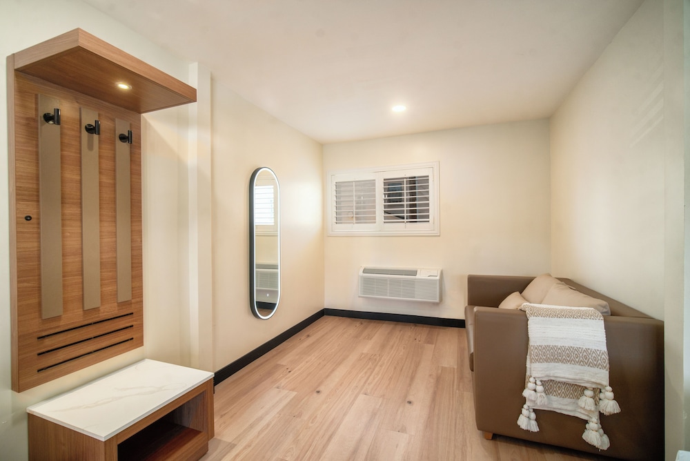 LYFE INN & SUITES by AGA - Beverly Hills 37/57