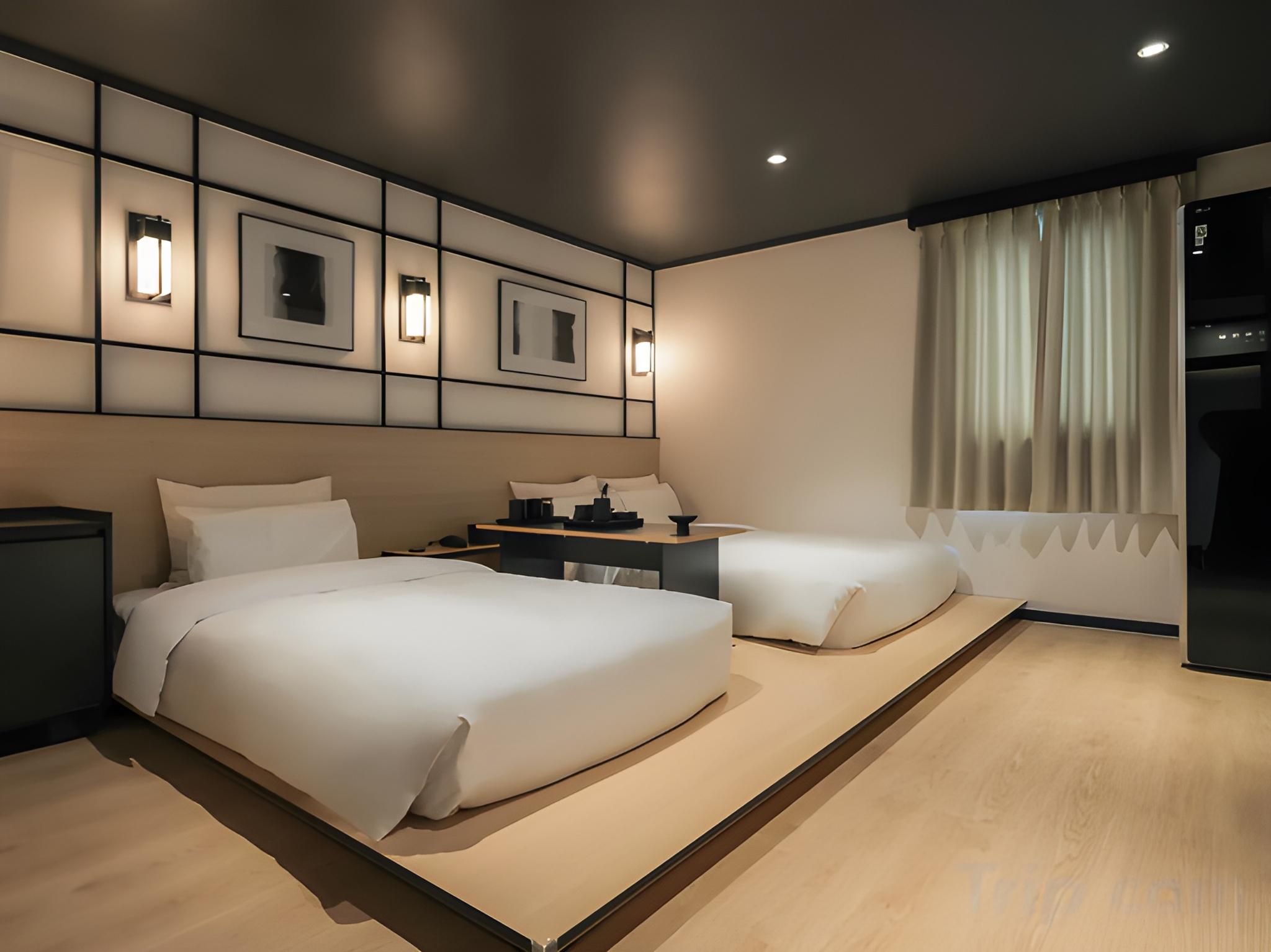 Standard, Twin Beds