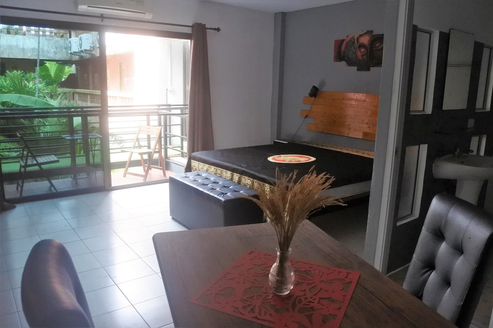 Hi Karon Beach Hotel 25/50