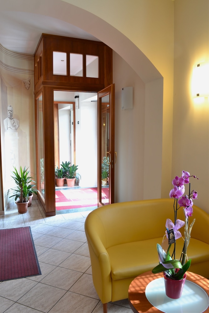 Hotel Cavour Asti 11/16