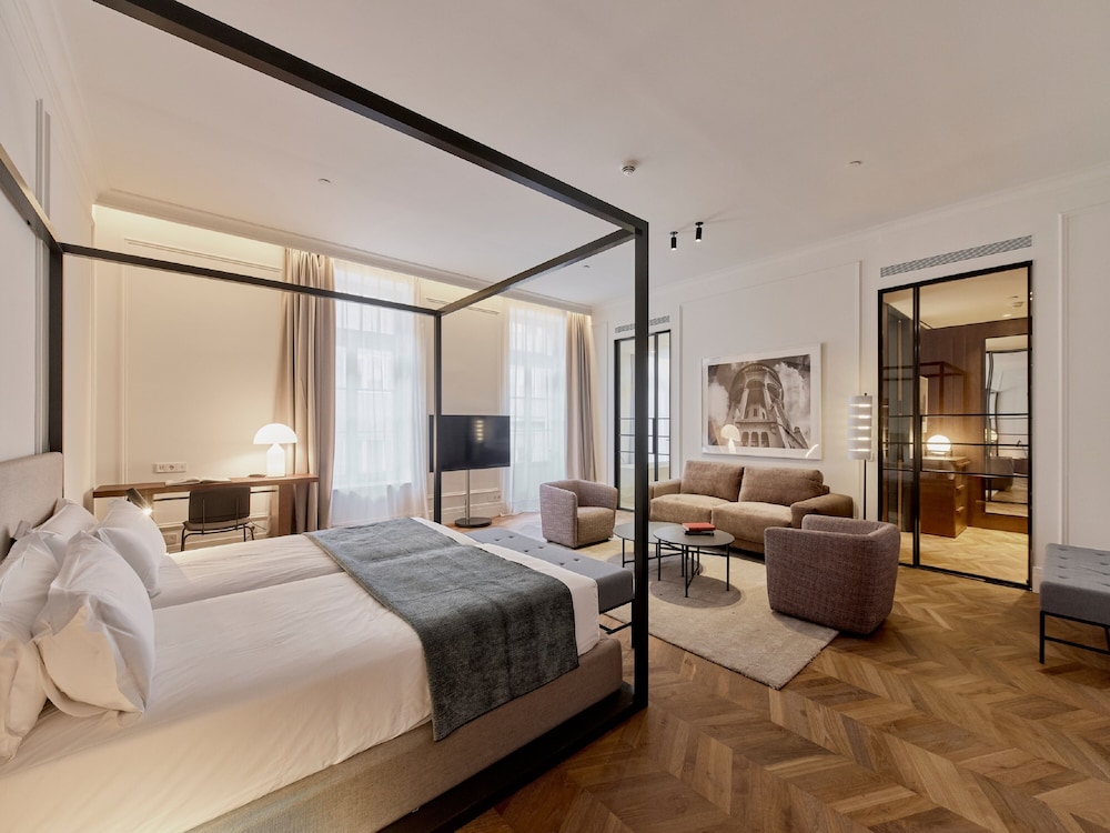 Kozmo Hotel Suites and Spa 4/50