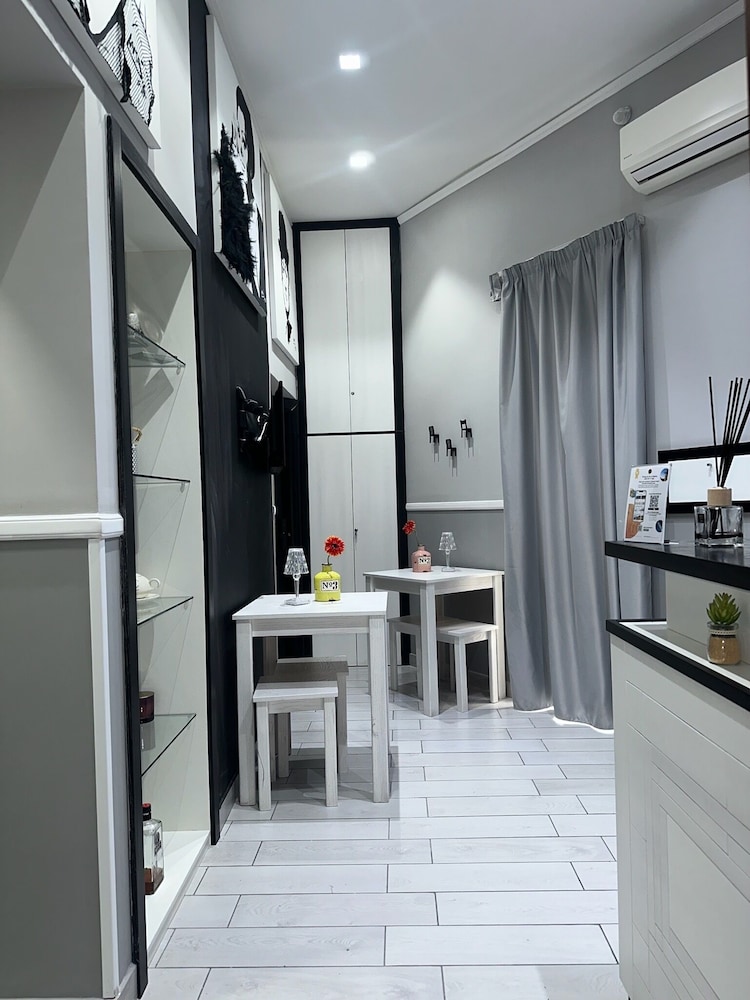 Parthenope Rooms 36/50