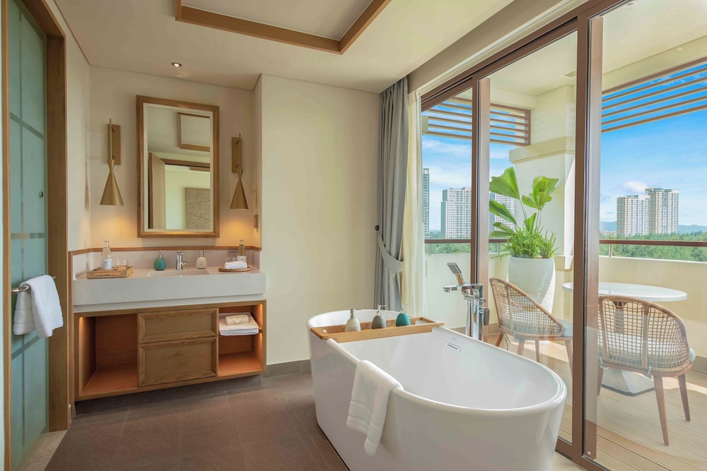 Fusion Resort and Villas Da Nang 48/50