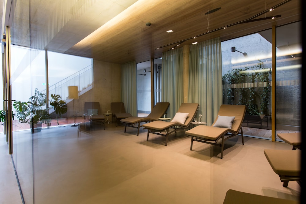 HOTEL POST 19/36
