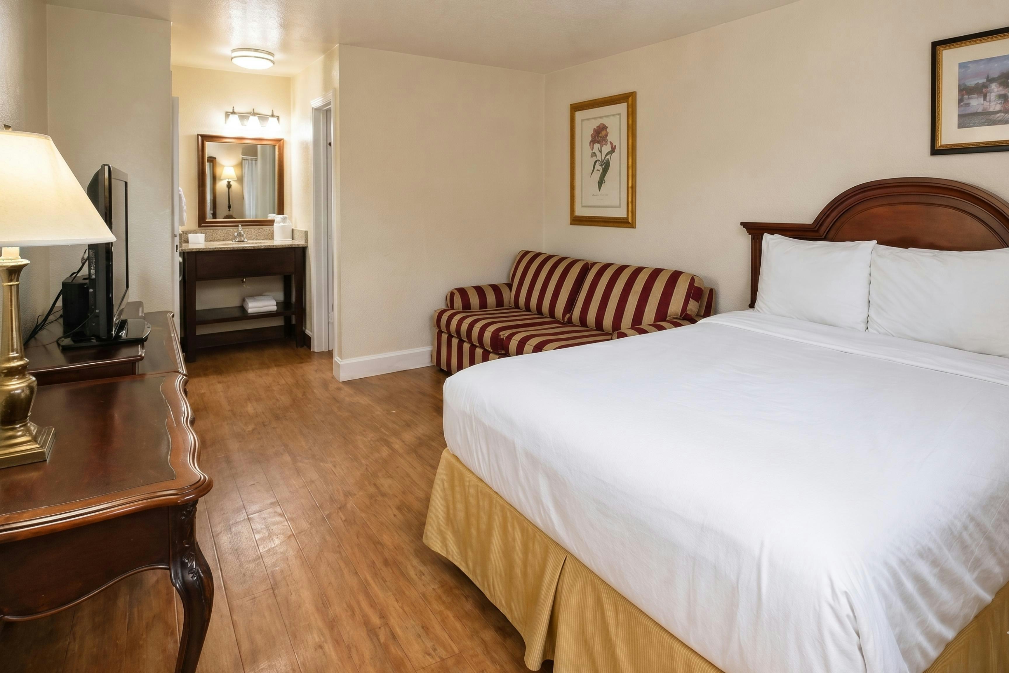 Sacramento Inn & Suites Cal Expo I-80 17/35