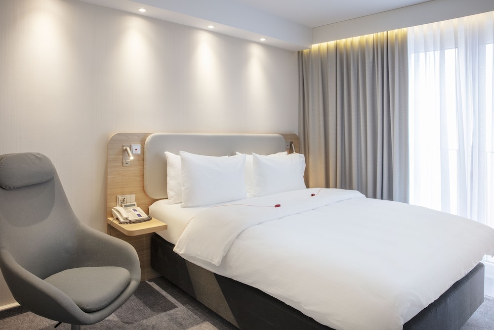 HOLIDAY INN EXPRESS BADEN BADEN 20/53