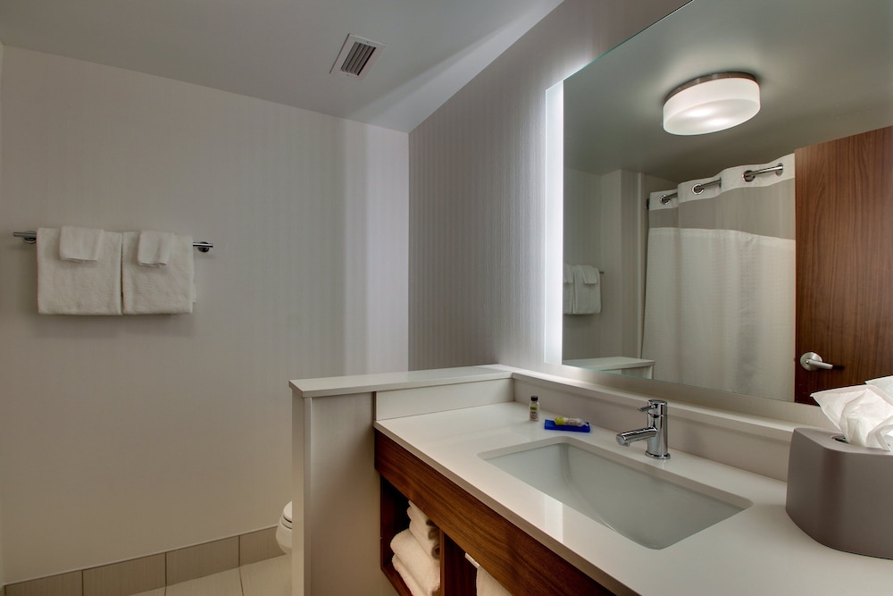 Holiday Inn Express & Suites Findlay North 16/52