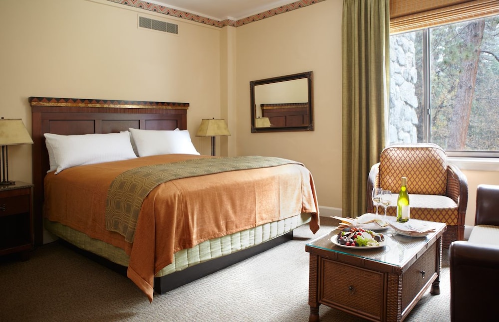 The Ahwahnee 13/50