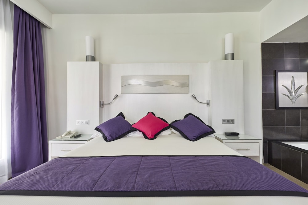 SUITE, JETTED TUB