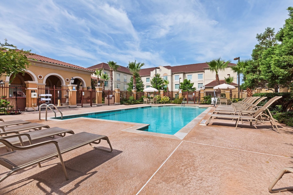 Homewood Suites by Hilton Laredo at Mall del Norte 35/75