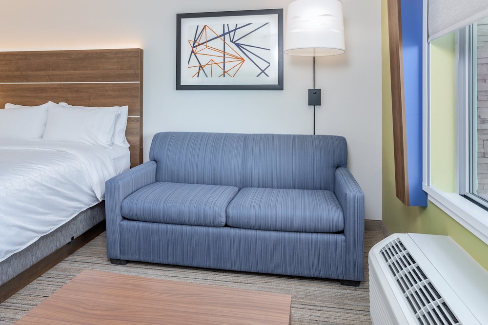 Holiday Inn Express & Suites Elkhart North 16/38