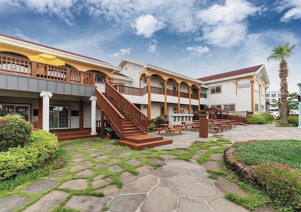 Grim Resort 4/50