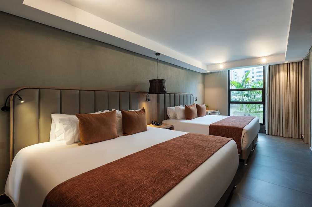 Oz Hotel Collection 16/49