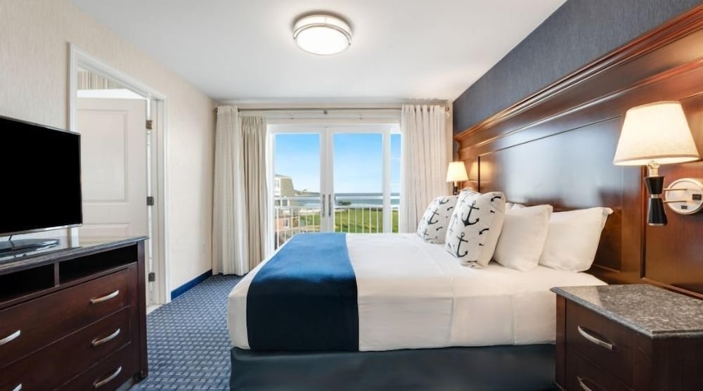 Newport Beach Hotel Suites 22/69