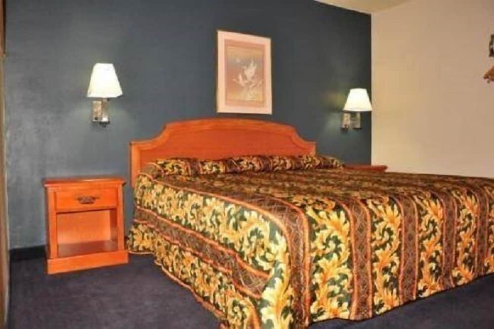 Luxury Inn 4/44
