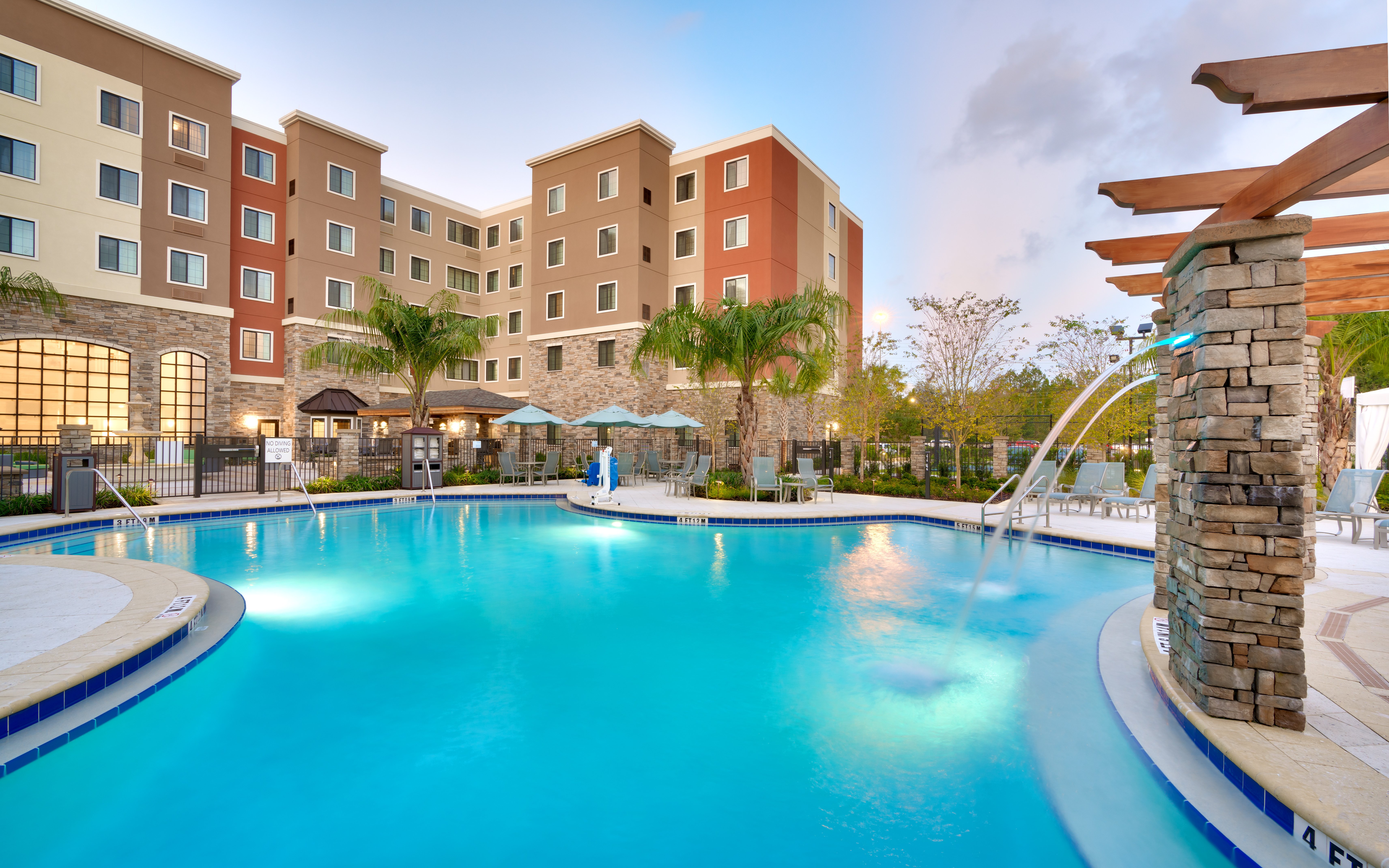 Holiday Inn Express Suites Gainesville I 75 66/68