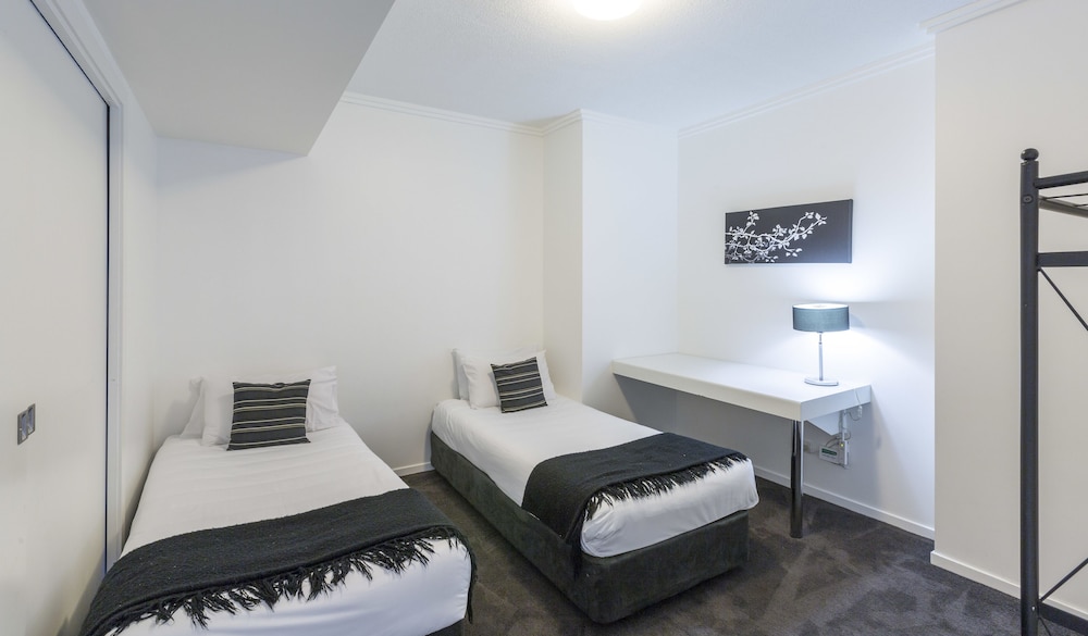 Ocean Pacific Resort 25/73