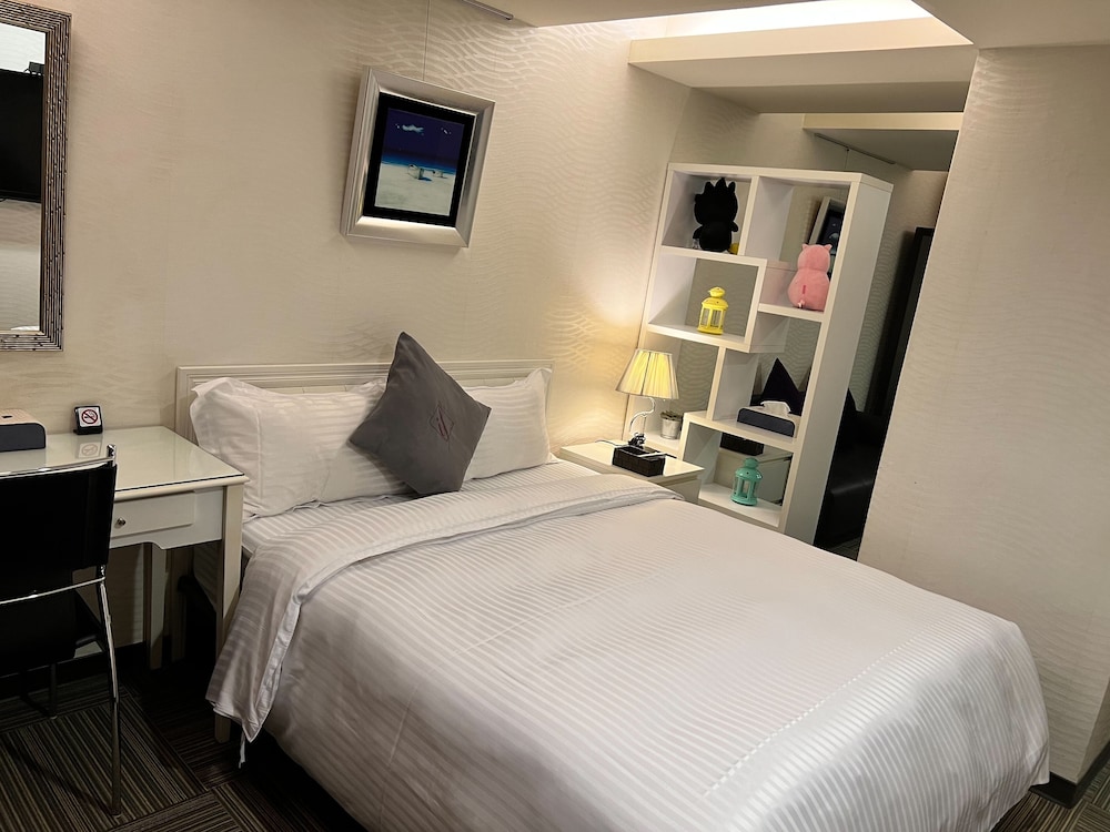 EXECUTIVE, QUEEN BED