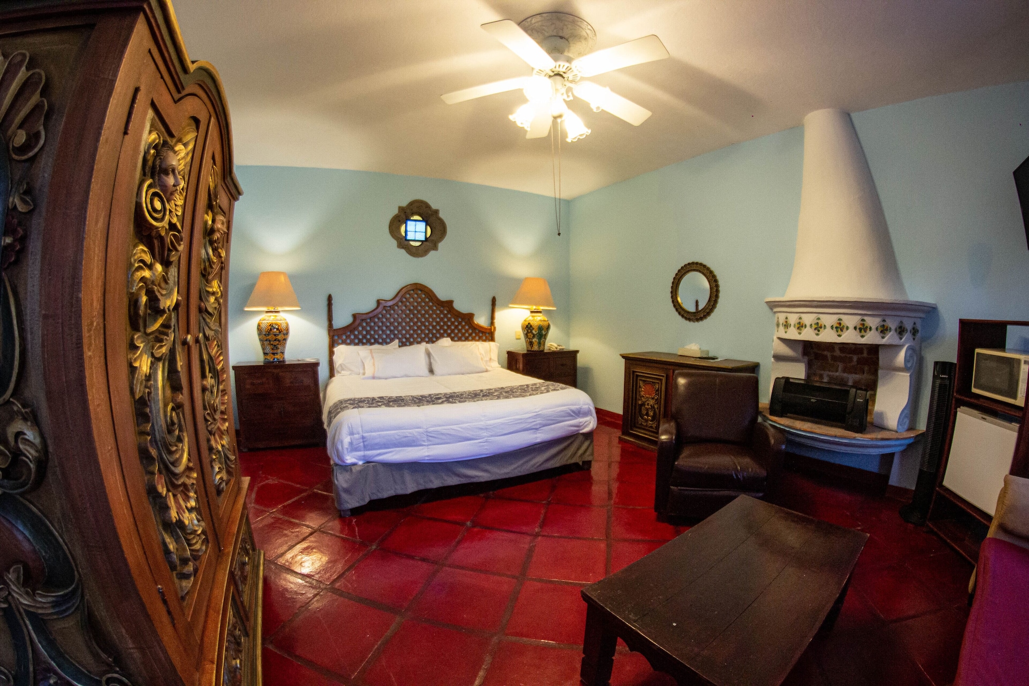 EXECUTIVE, SUITE