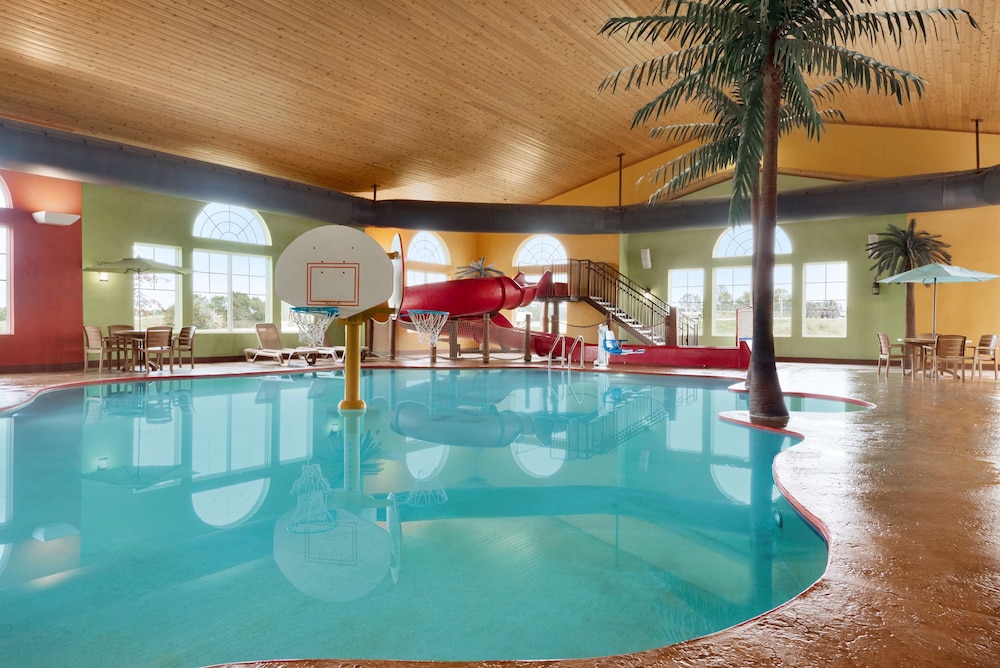 Country Inn & Suites By Radisson, Appleton North, WI 1/35