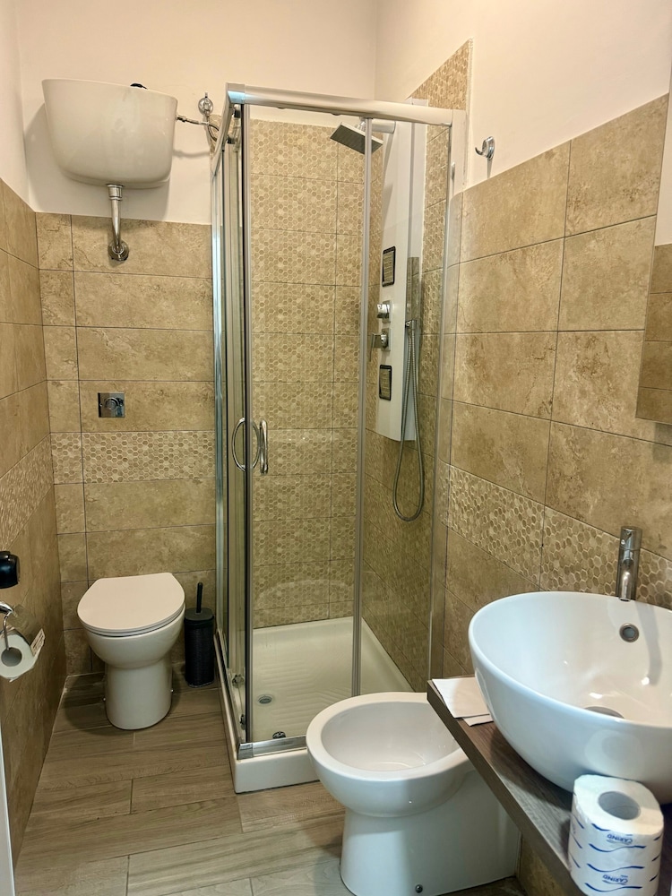 Hotel Santuario Pompei 48/50