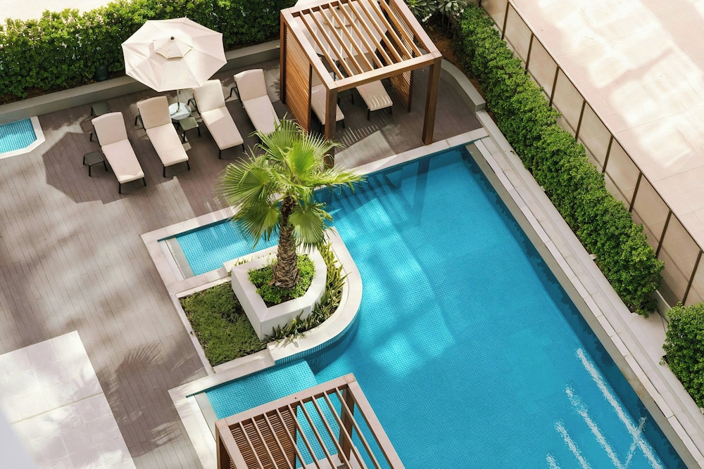 Aura Suites Downtown 41/48