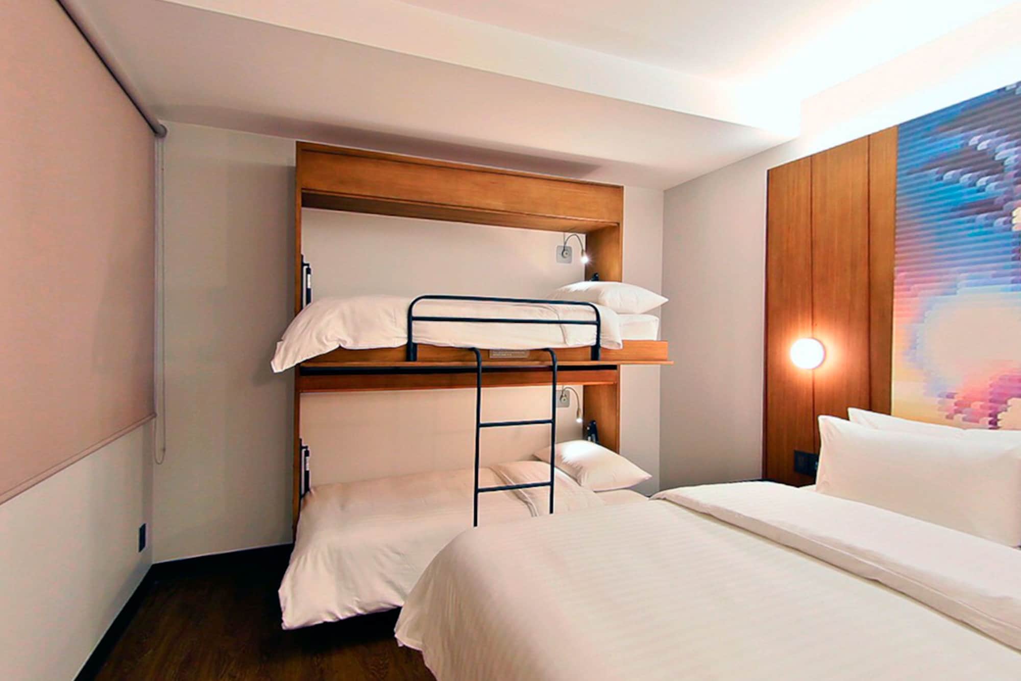 غرفة ثلاثية بسرير مزدوج وسرير بطابقين، Ikonik Hotel Puebla 4/9