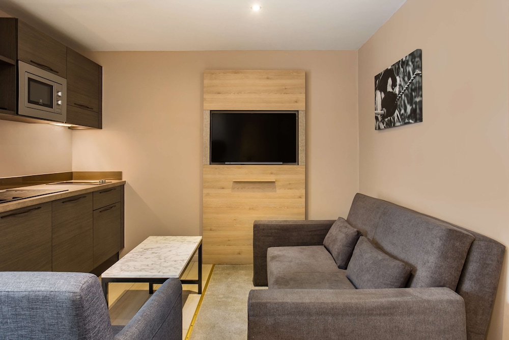 Radisson Serviced Apartments Antananarivo City Centre 45/75