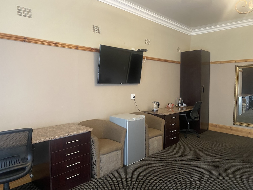 Halfway House Hotel 31/50
